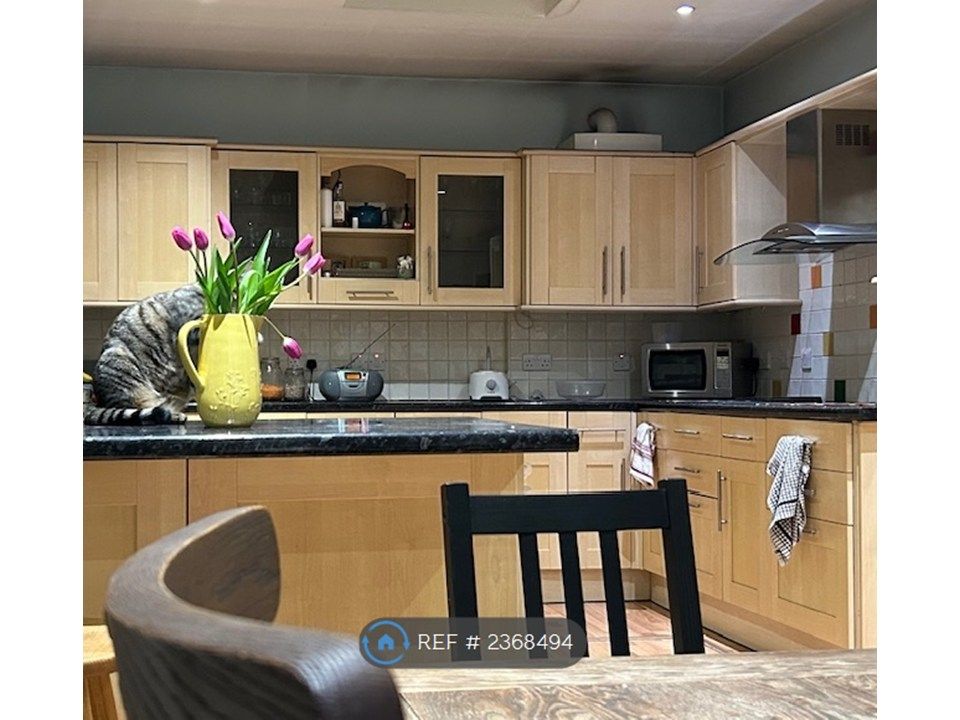 Property photo 2 of 6 Shared Kitchen