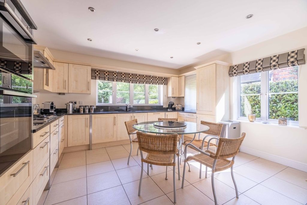 Property photo 3 of 26