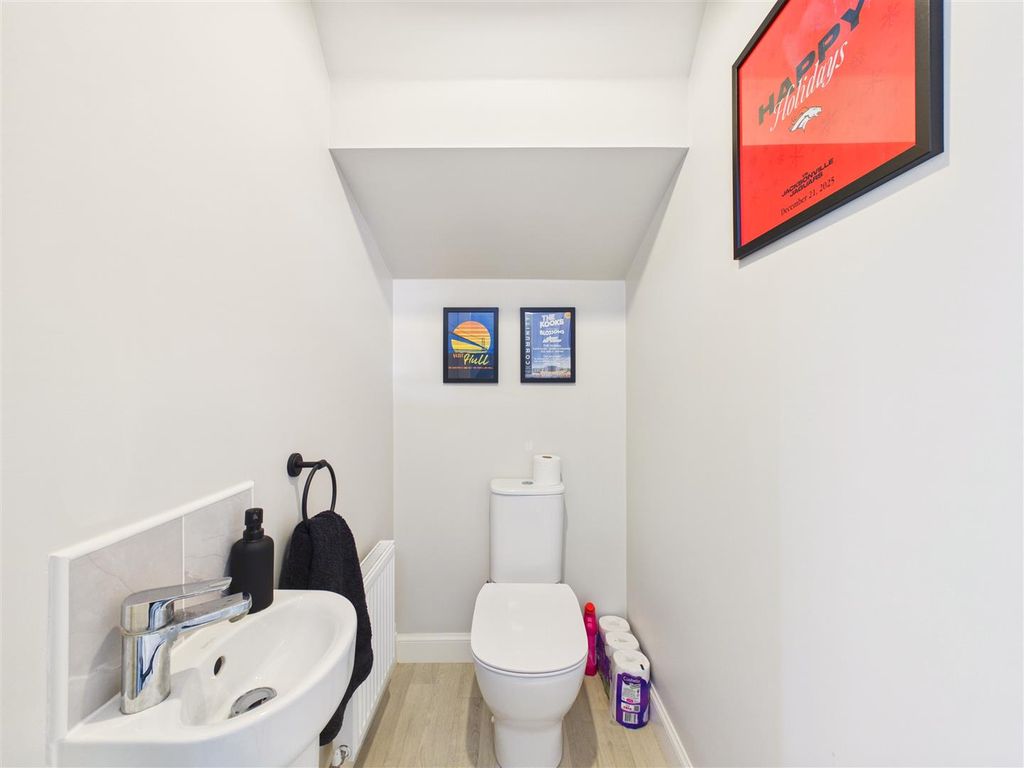 Property photo 3 of 13 Cam05193G0-Pr0204-Still006.Jpg