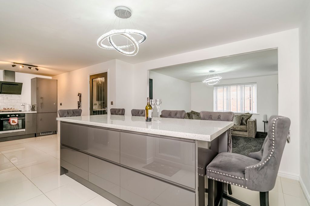 Property photo 3 of 38