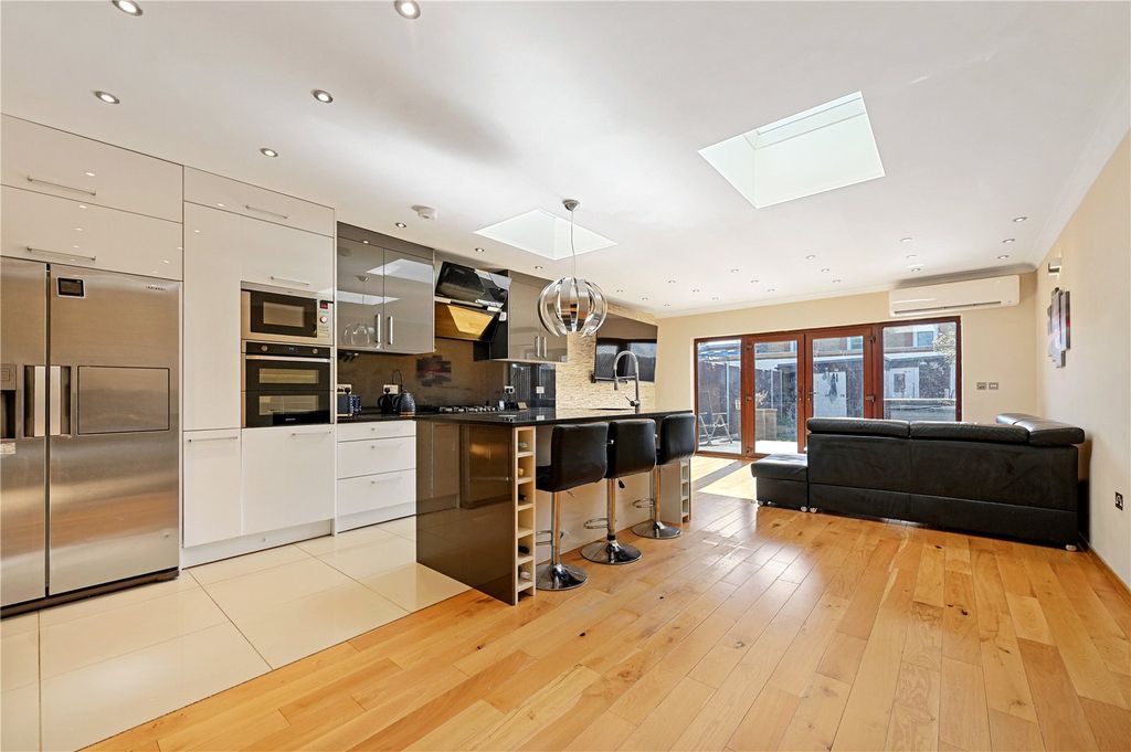 Property photo 2 of 11 Picture No. 02