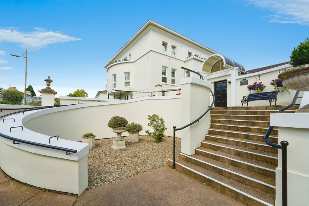 Property photo 1 of 11 General View