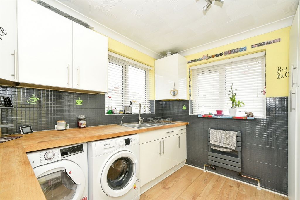 Property photo 2 of 20