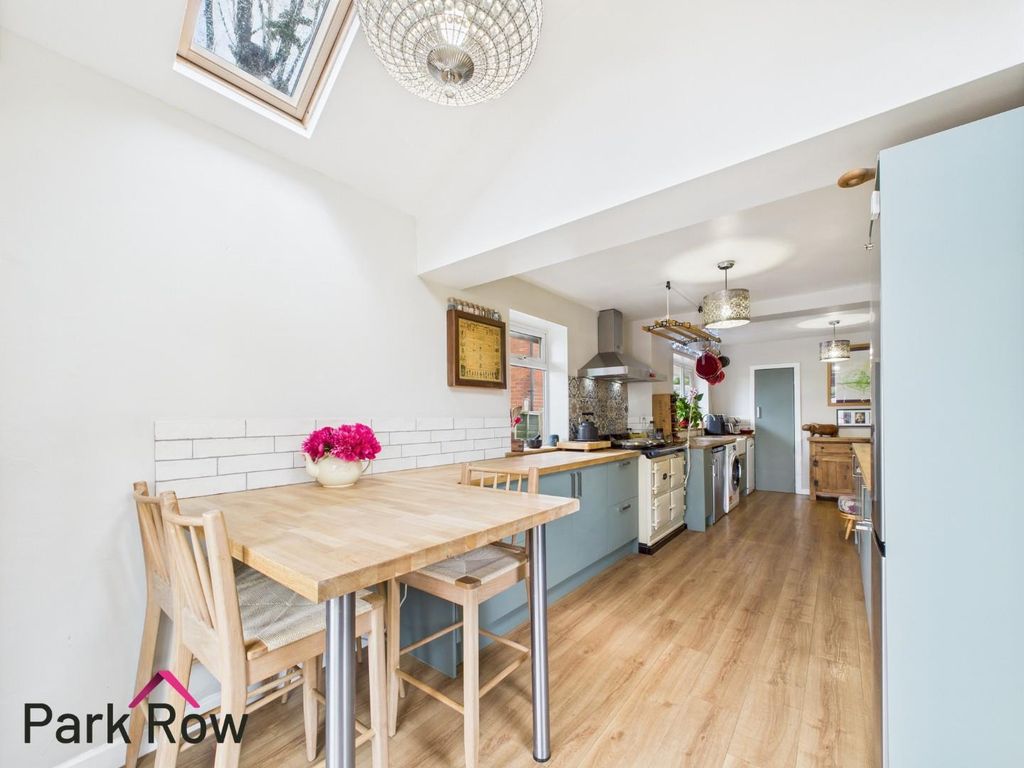 Property photo 3 of 35 Kitchen