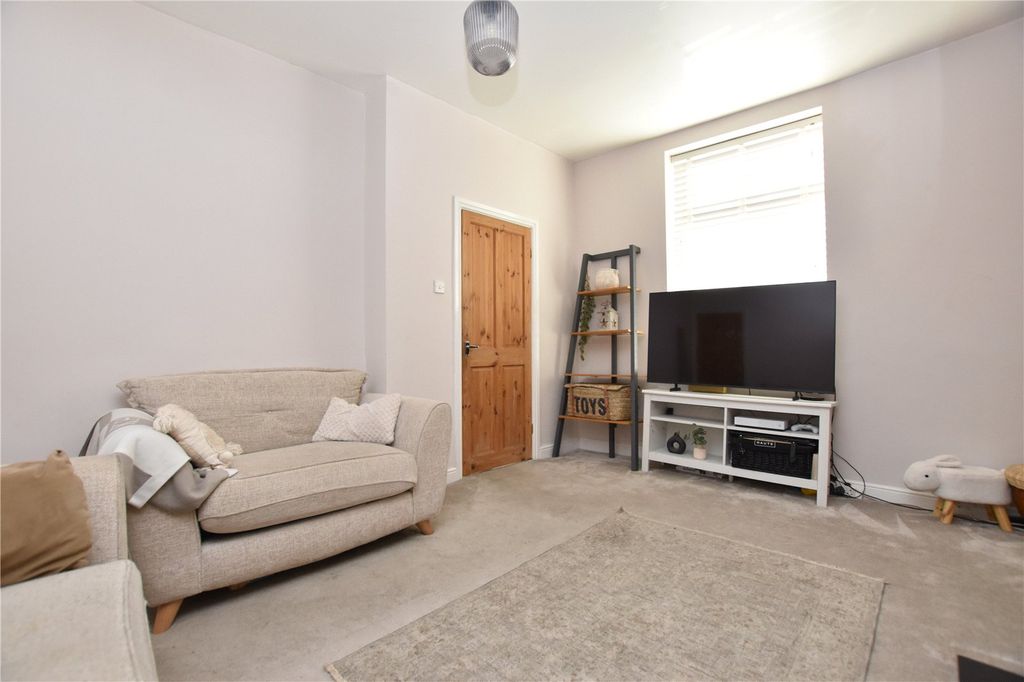 Property photo 3 of 17 Picture No. 04