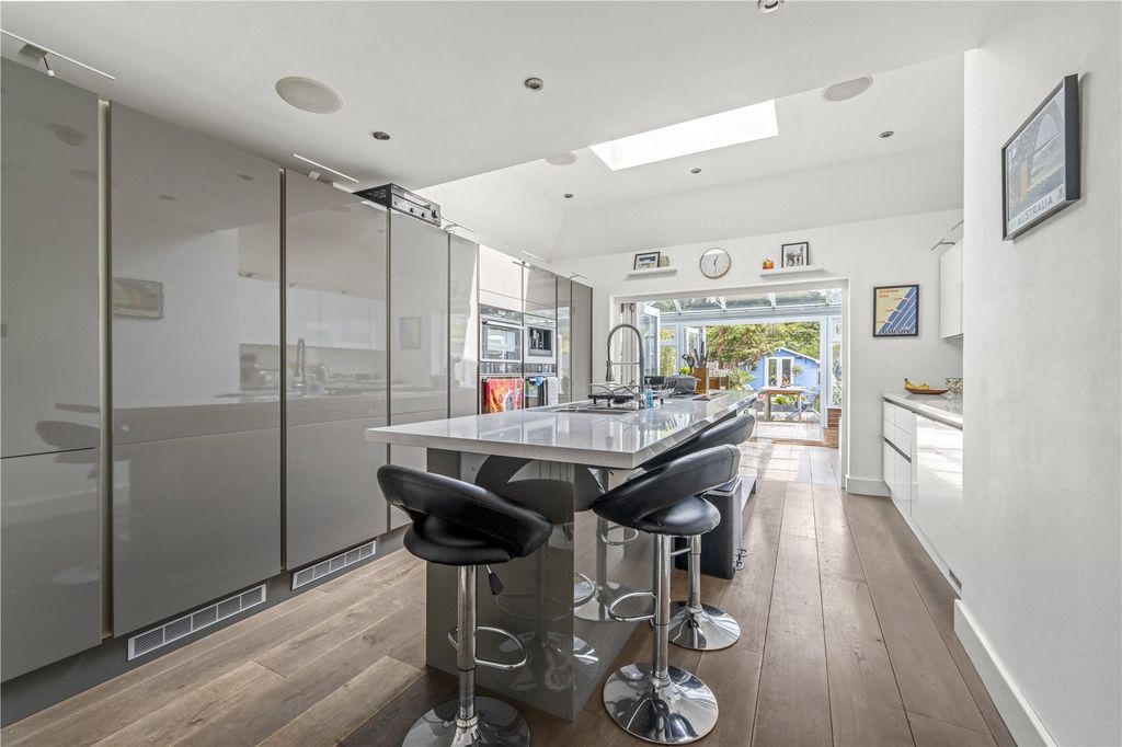 Property photo 2 of 12 Picture No. 24