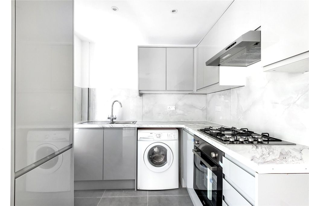 Property photo 3 of 10 Kitchen