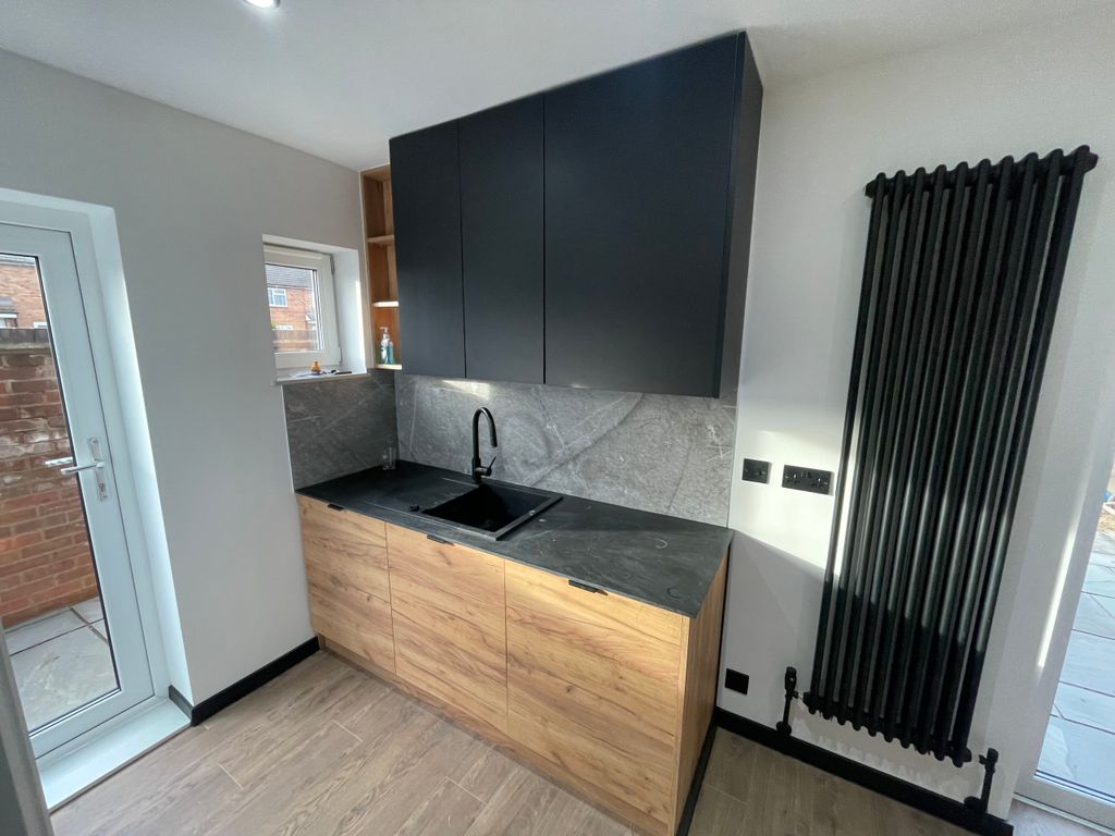 Property photo 3 of 13 Wash Up Area.Jpeg