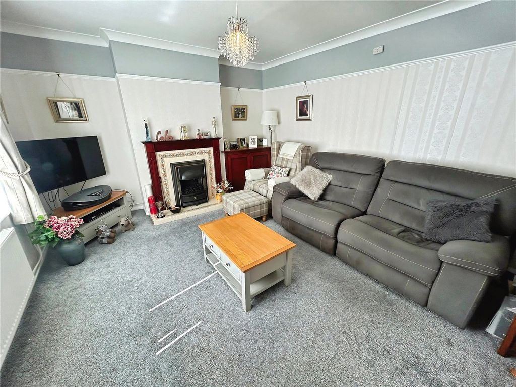Property photo 2 of 17 Lounge