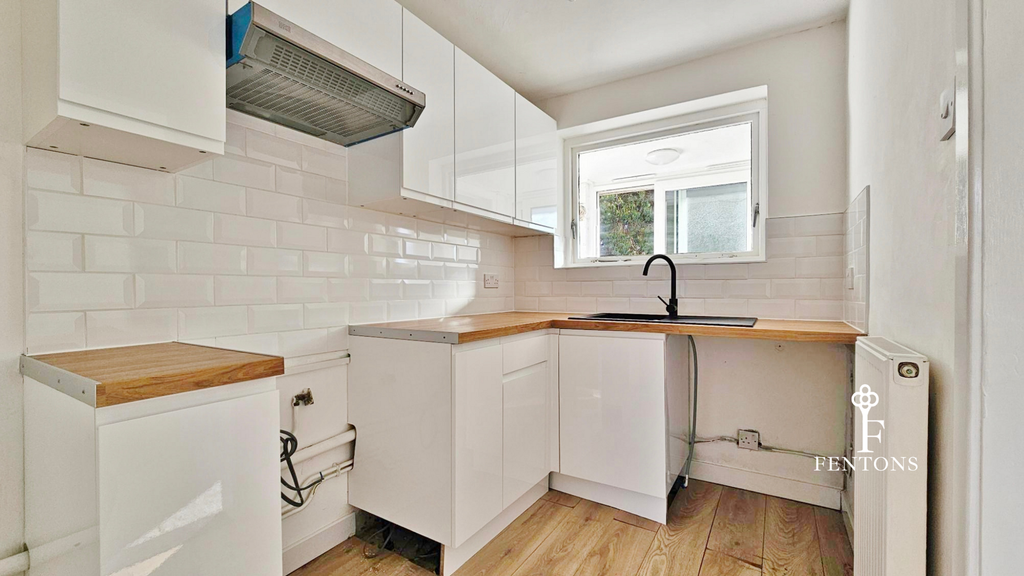 Property photo 2 of 10 Kitchen