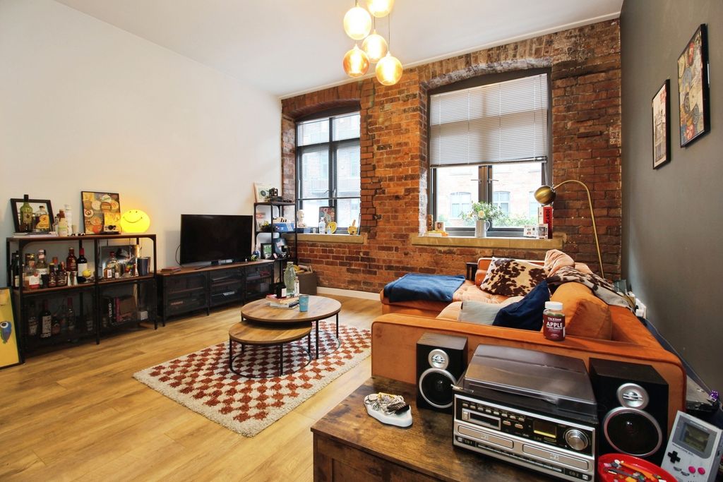 Property photo 3 of 13 Lounge