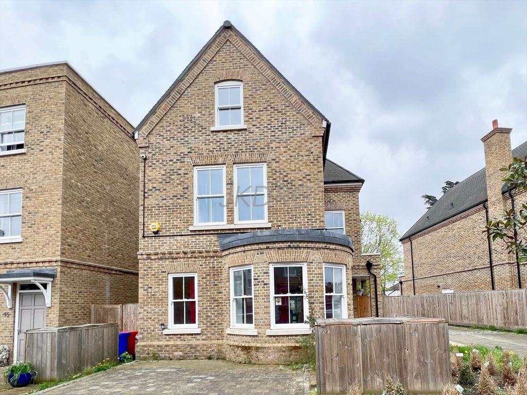 Property photo 1 of 8