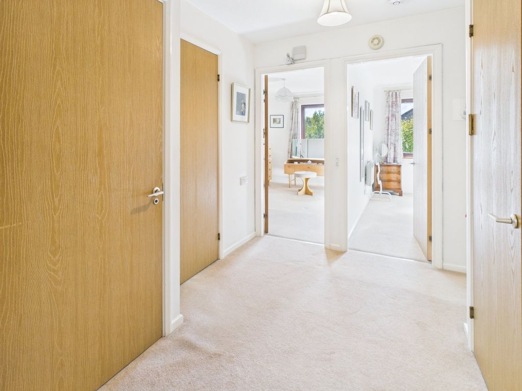 Property photo 2 of 17 Entrance Hall