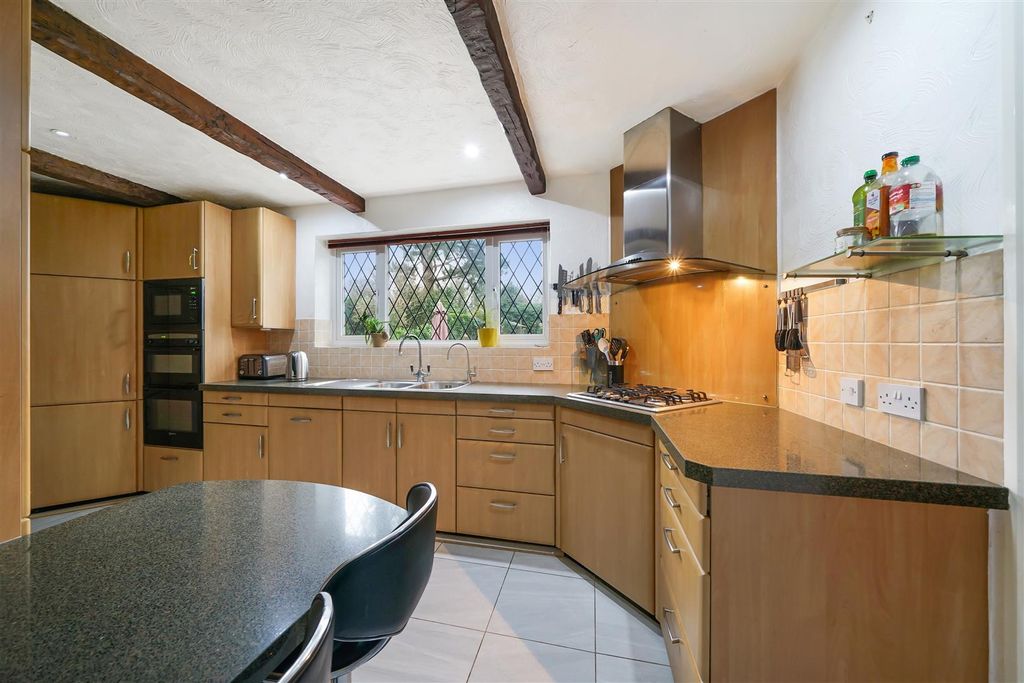 Property photo 1 of 24 Banstead Road - Gvfebkbgy4Wu3Mesnu8S.Jpg