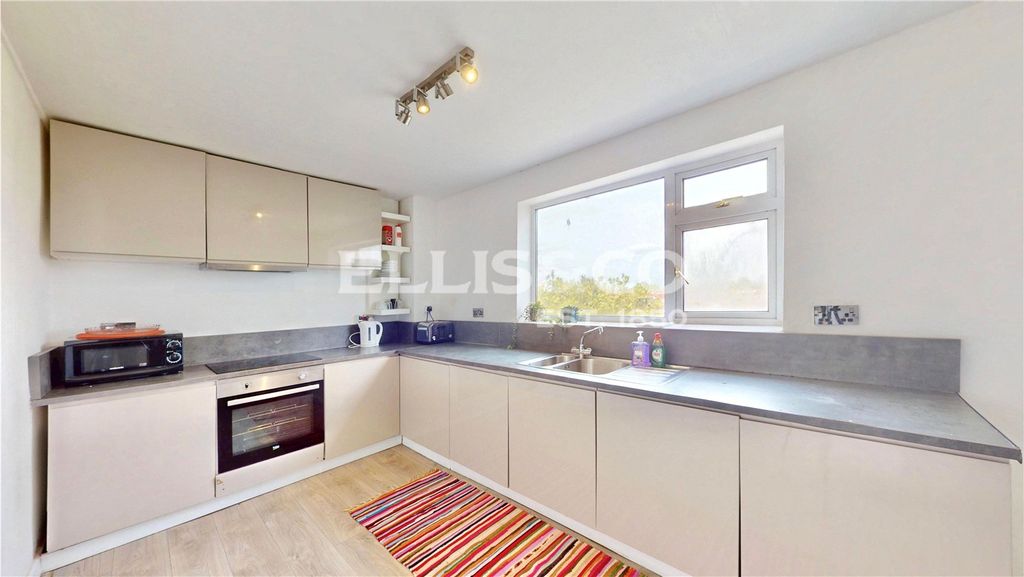 Property photo 2 of 8 Picture No. 30