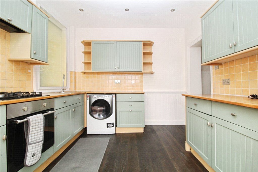 Property photo 3 of 17 Kitchen