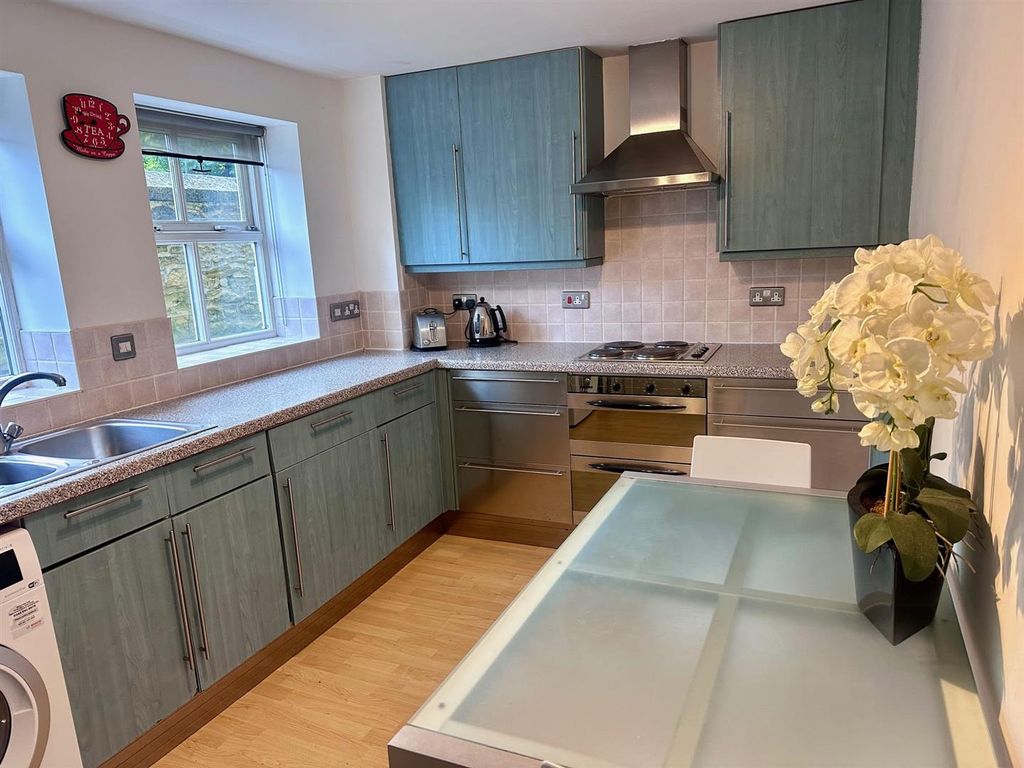 Property photo 3 of 9 Kitchen.Jpg