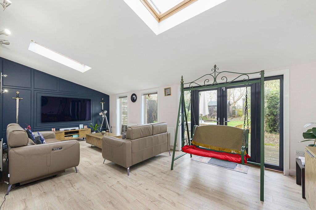 Property photo 3 of 19