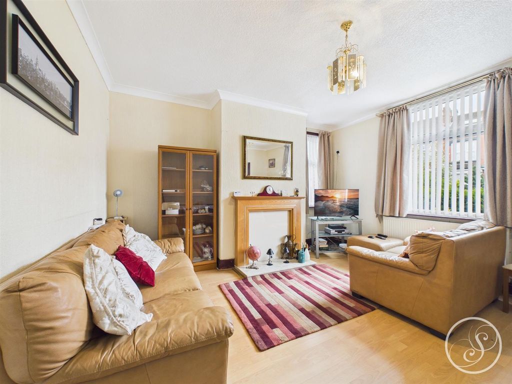 Property photo 3 of 19 Living Room