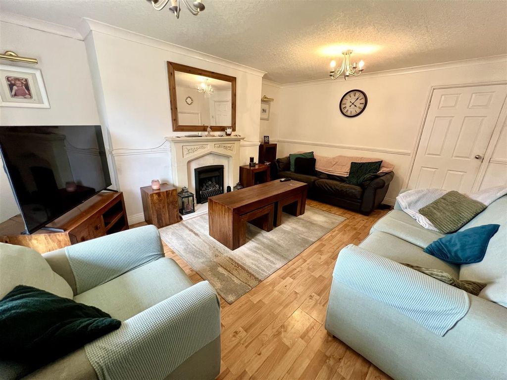 Property photo 2 of 11 Living Room