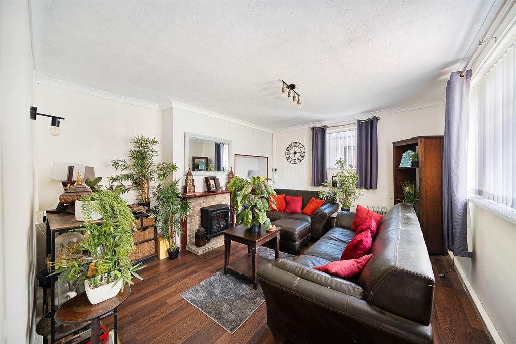 Property photo 3 of 21 Living Room