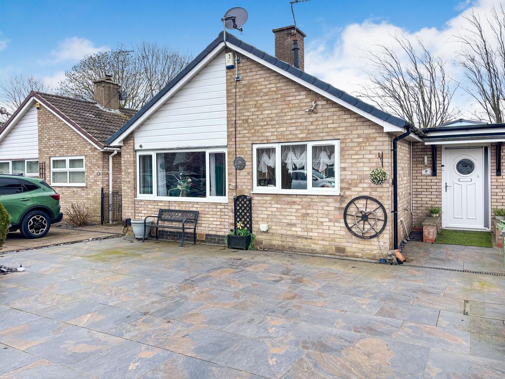 Property photo 2 of 25 Front (Exterior)