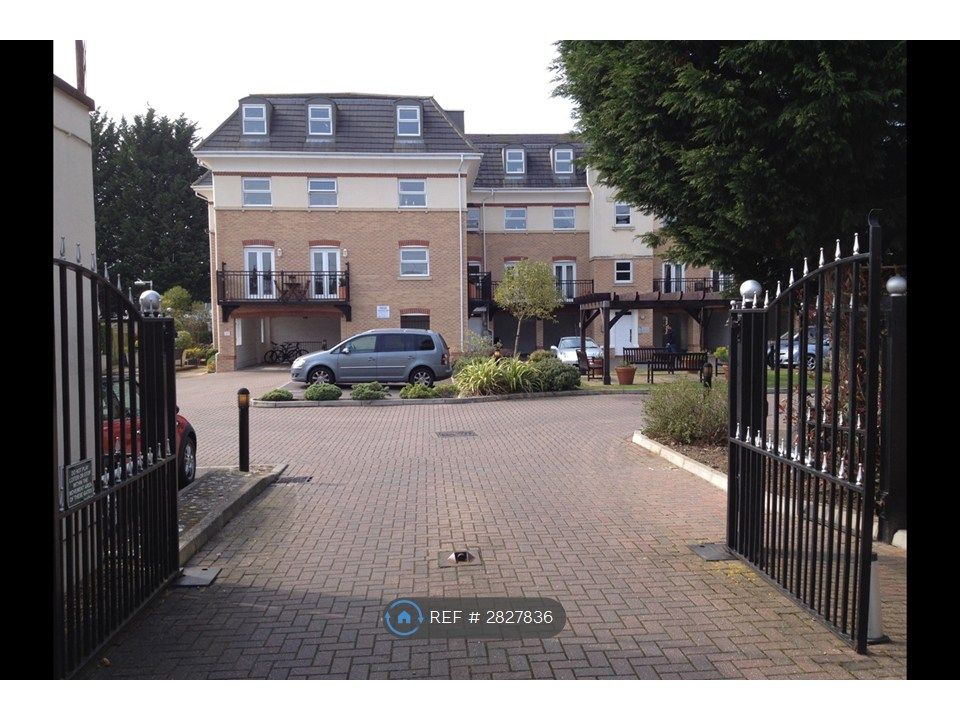 Property photo 2 of 11 Automatic Gate To Private Parking