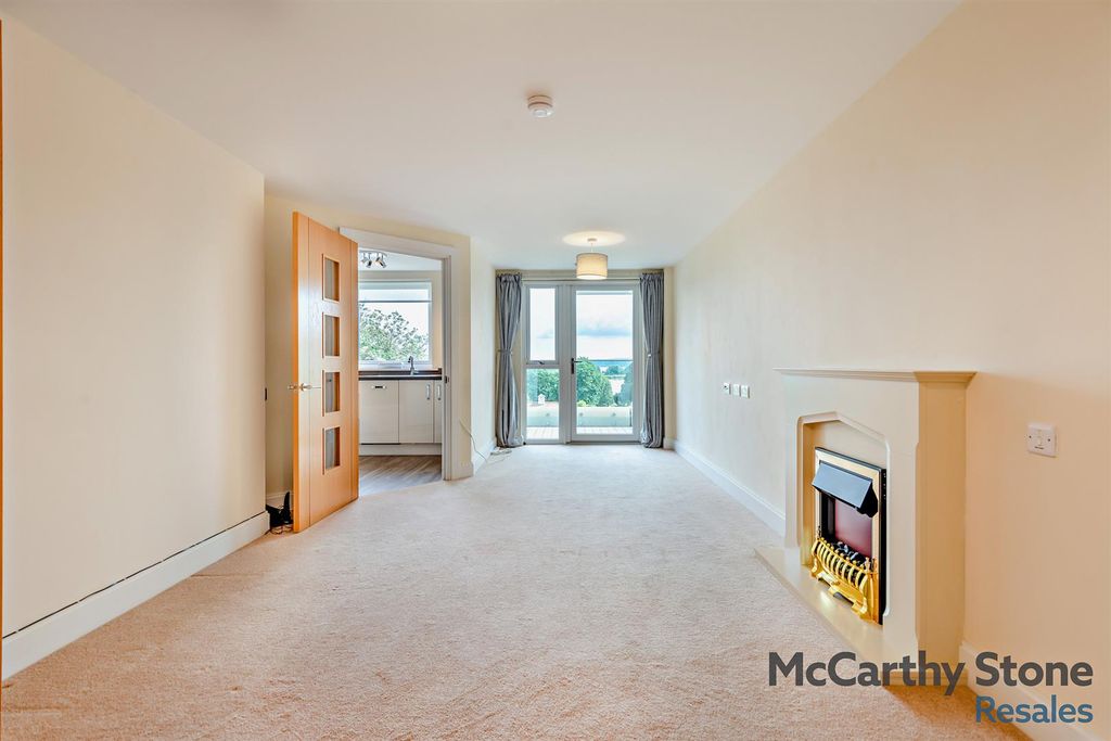 Property photo 2 of 37 8648062-Interior08-800.Jpg