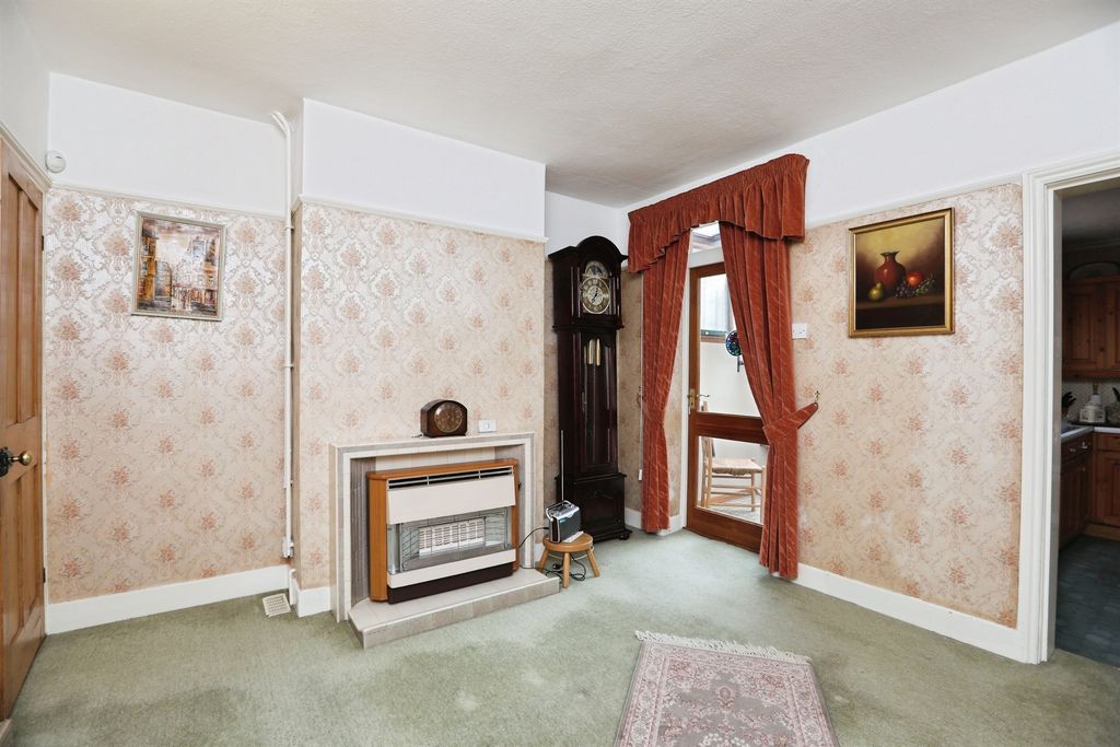 Property photo 3 of 17