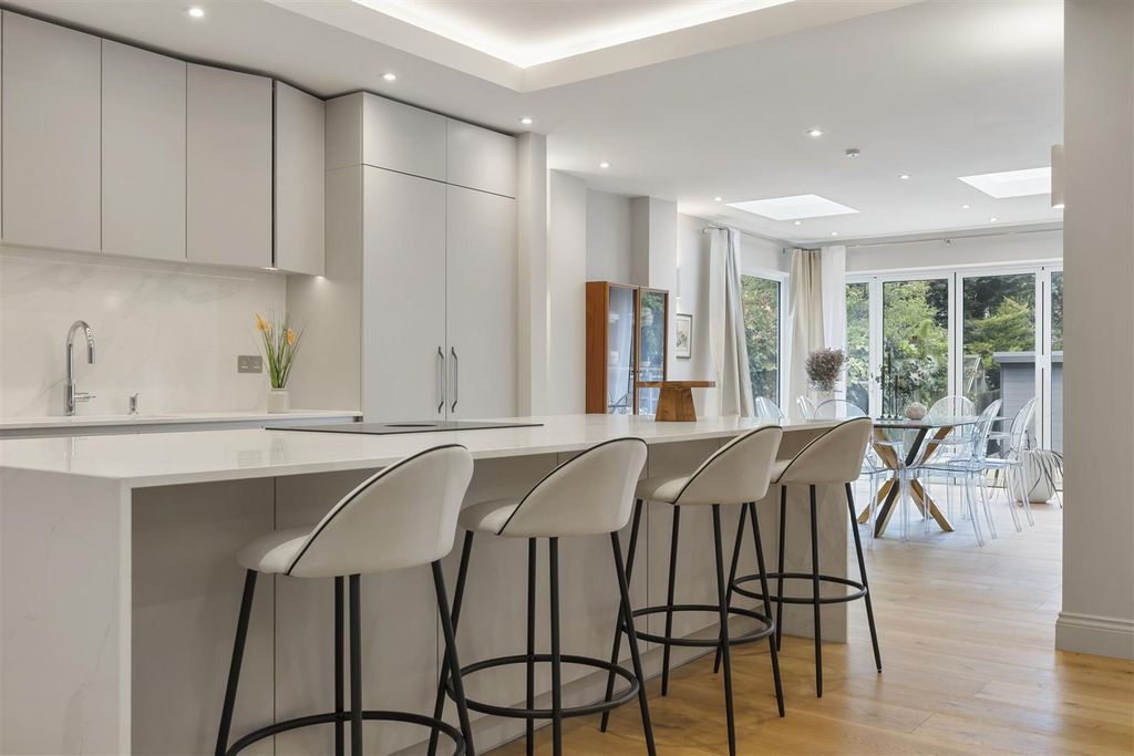 Property photo 2 of 16 Hocroft Road-No Watermark-8.Jpg