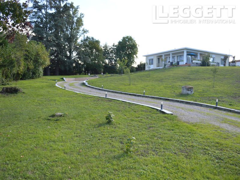 Property photo 3 of 10