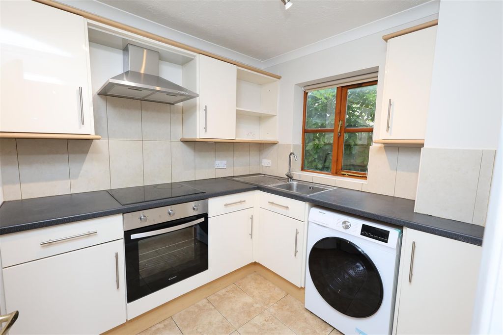 Property photo 2 of 14 Kitchen