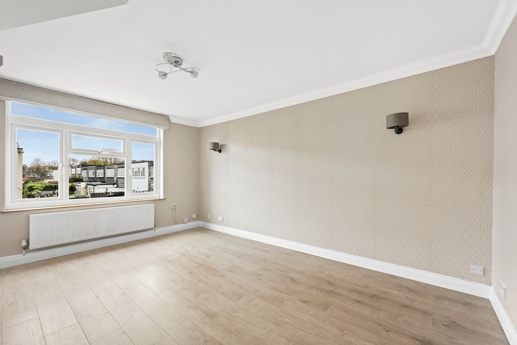 Property photo 3 of 16 Picture No. 02