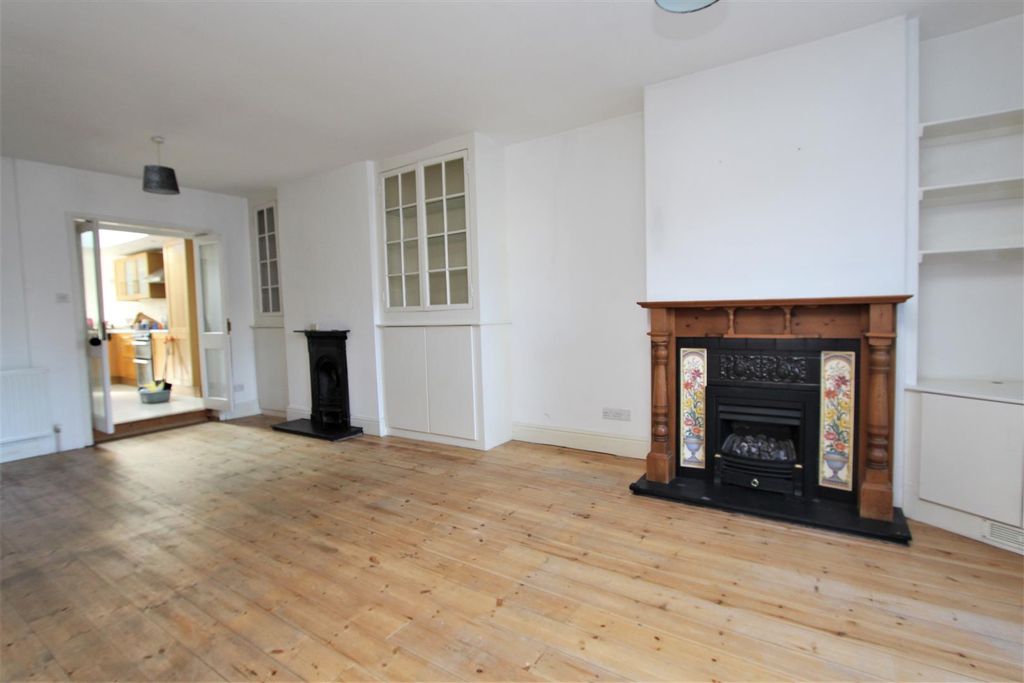 Property photo 3 of 11 Lounge 1.1