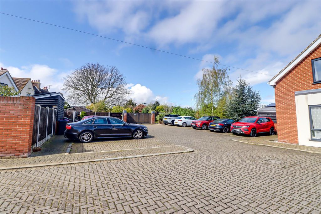 Property photo 2 of 21