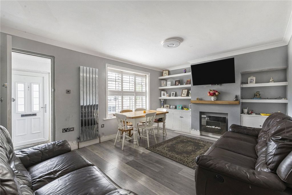 Property photo 2 of 11 Living Room