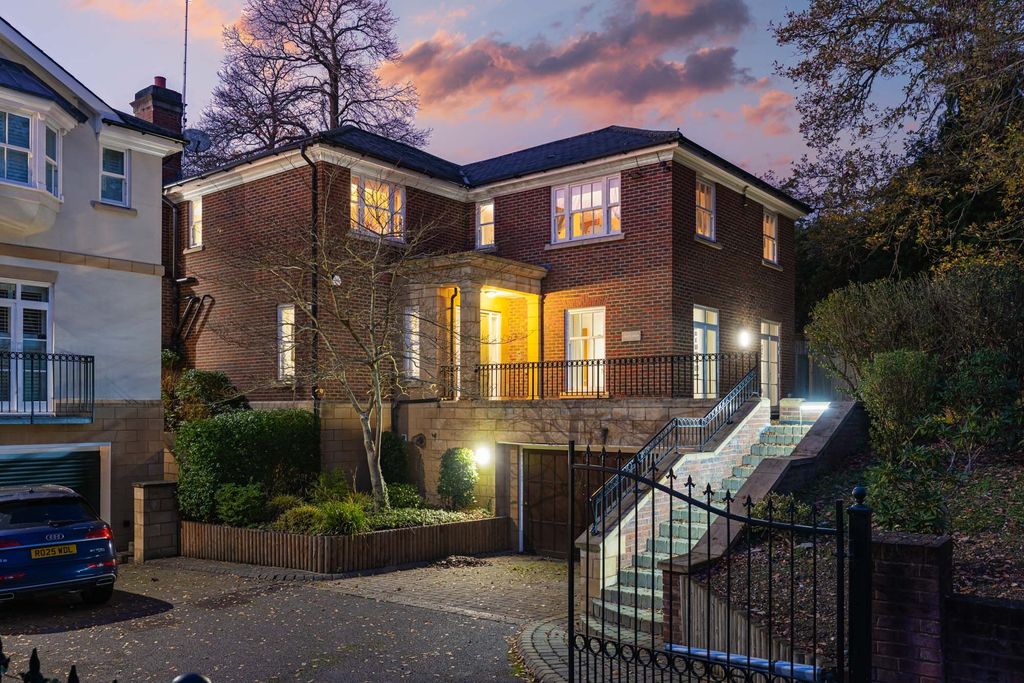 Property photo 2 of 27 Dusk Front