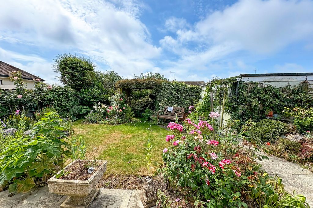 Property photo 2 of 12 Picture No. 11