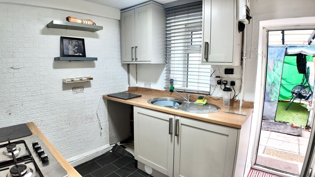 Property photo 3 of 16