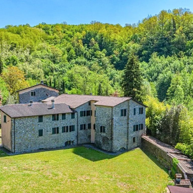 Property photo 1 of 25 Charming Villa In Fivizzano, Tuscany