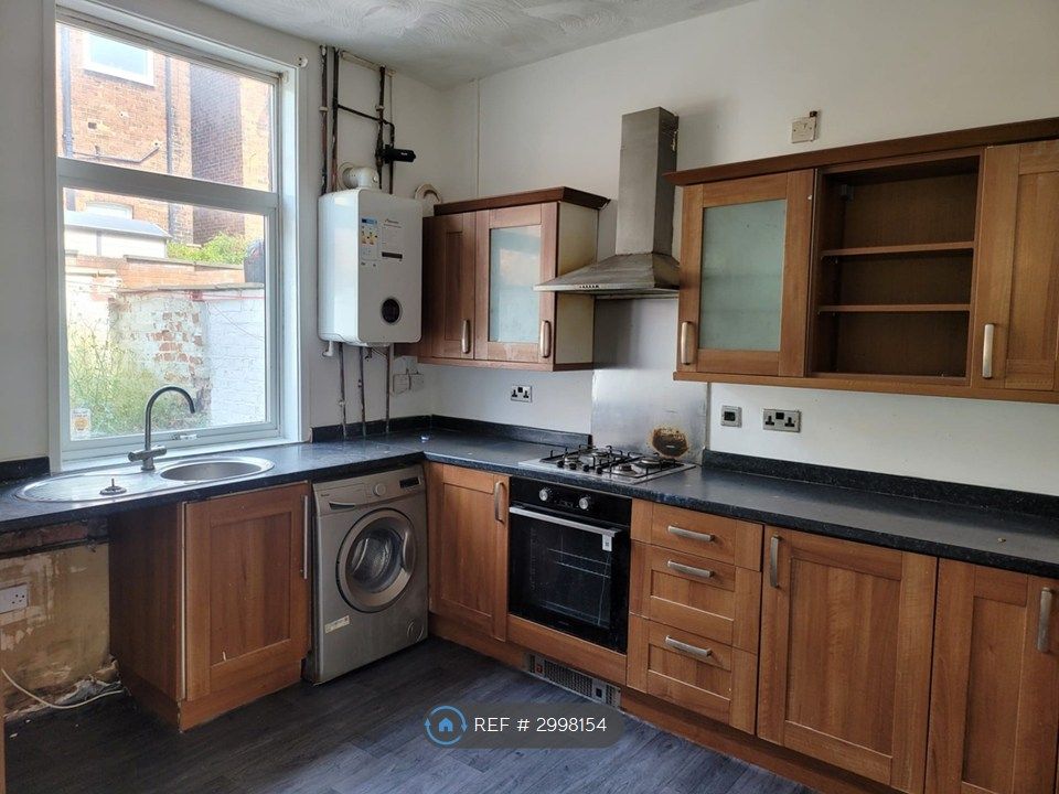 Property photo 2 of 5 Kitchen