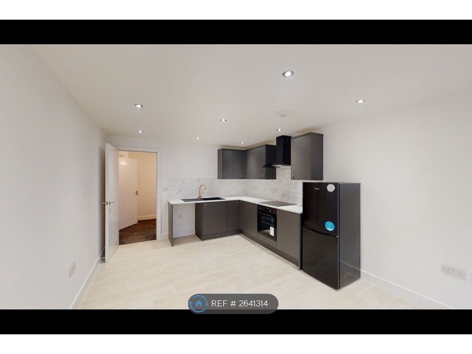 Property photo 2 of 8 Kitchen