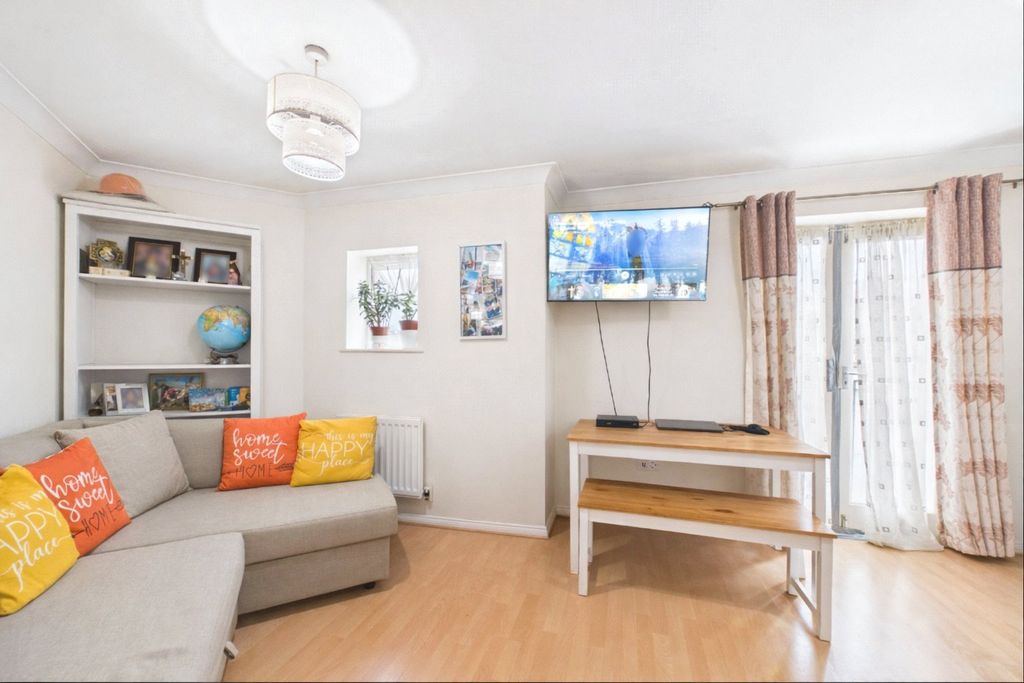 Property photo 2 of 6 Picture No. 16