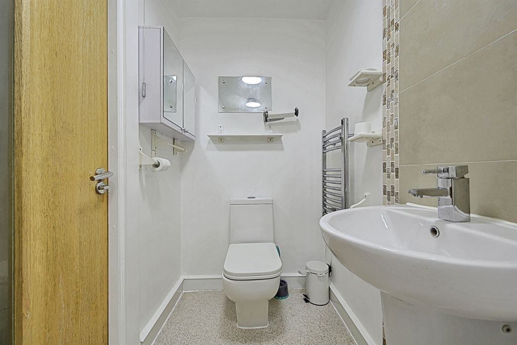 Additional image 14 of 2 bed flat for saleMeltham Road, Honley, Holmfirth HD9