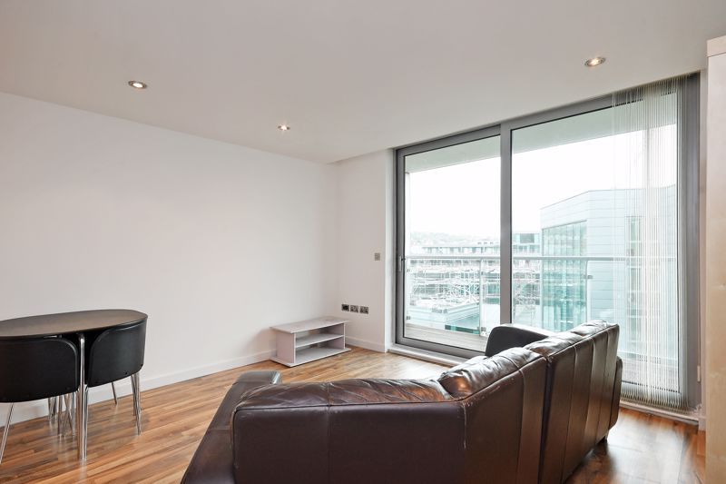 Property photo 1 of 13 Lounge