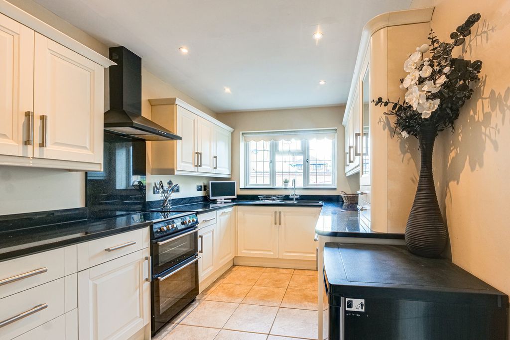 Property photo 2 of 38
