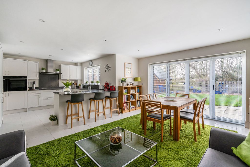 Property photo 2 of 28