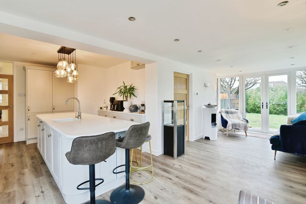 Property photo 3 of 18 Pbox-Img.Jpg