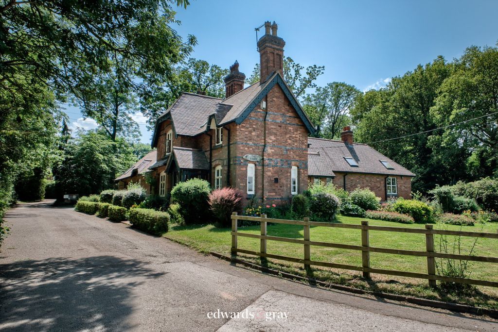 Property photo 1 of 32