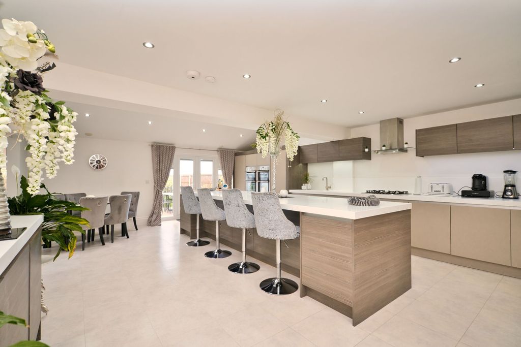 Property photo 3 of 47 Photo 17